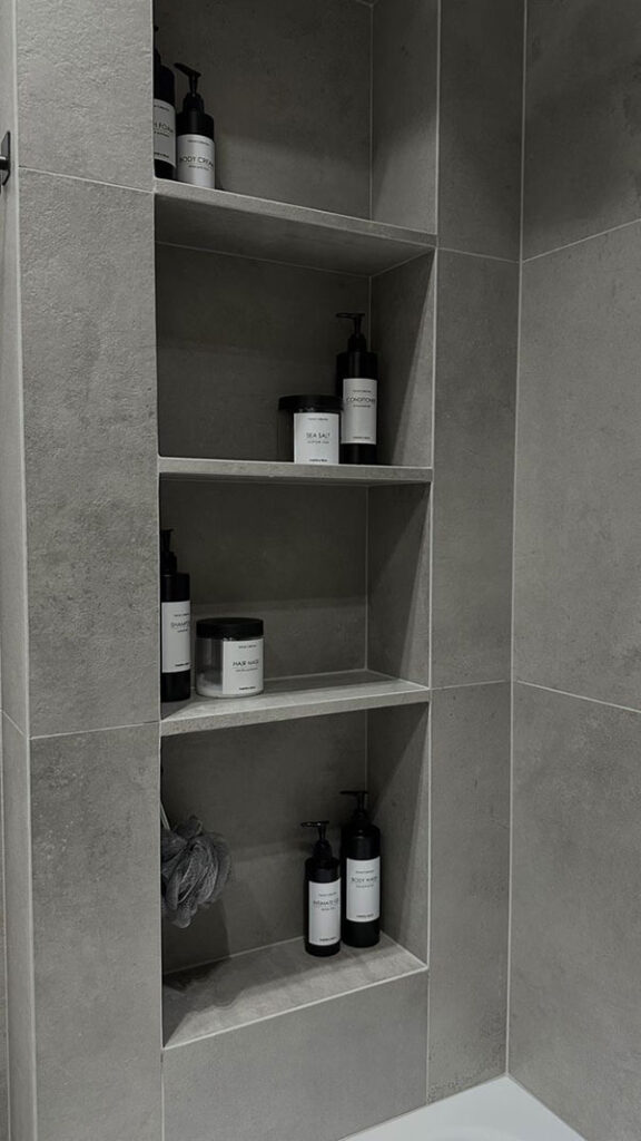 نمونه ای از شلف توکار حمام