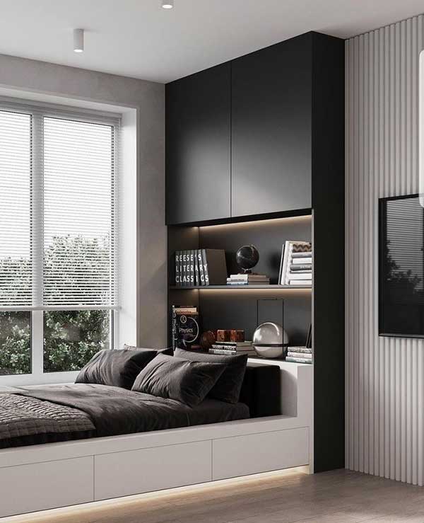 نمونه ای از شلف دیواری جهت بلند نشان دادن دیوار و بزرگ تر نشان دادن اتاق خواب