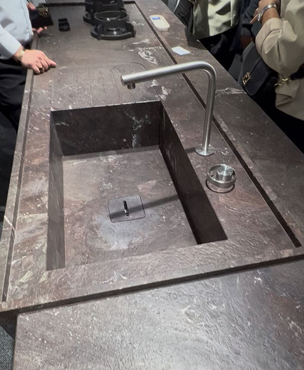 نمونه ای از سینک ساخته شده از سنگ طبیعی در ایران