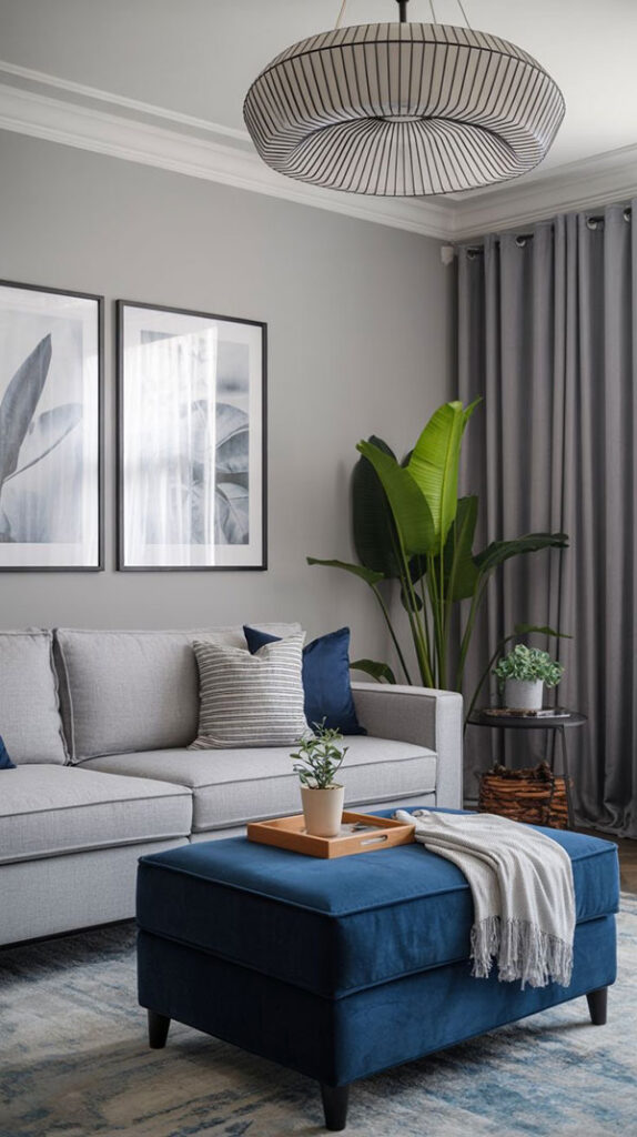 نمونه ای از ترکیب رنگ خنثی با کوسن و میز پارچه ای رنگی