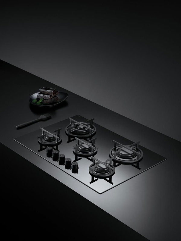 نمونهای از گاز رومیزی شیشهای در آشپزخانه