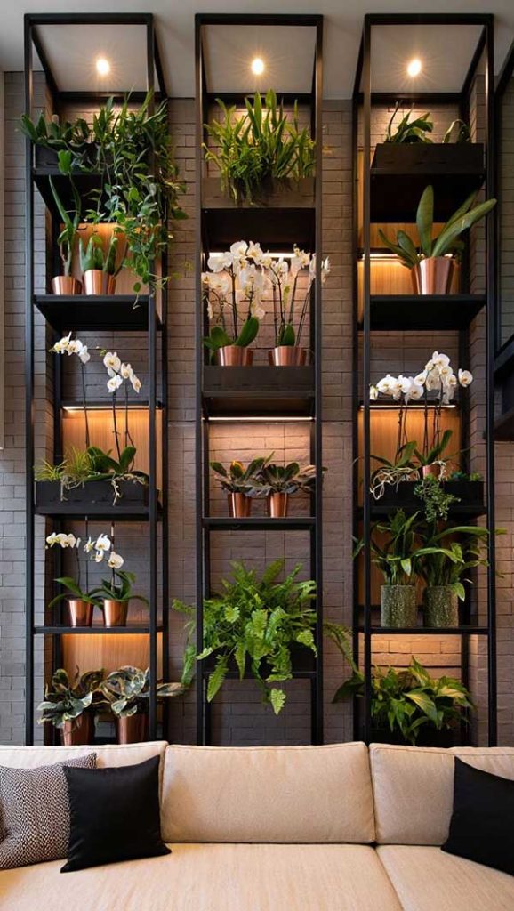 نمونهای از دیوار سبز با گلهای طبیعی به منظور رهایی از استرس ناشی از محیط کار و تنشهای روزمره