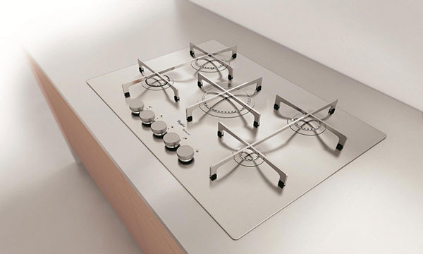 نمونهای از گاز رومیزی استیل در آشپزخانه