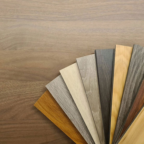 لمینیت در تقلید از چوب عالی است اما تنوع بسیار کمتری ارائه می‌دهد.