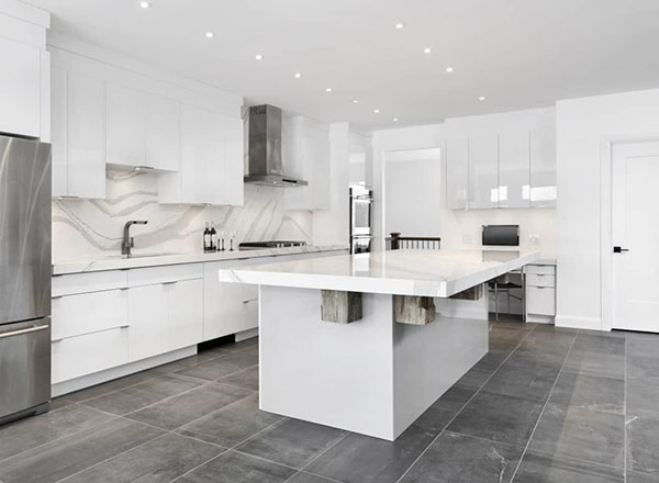 نمونهای از کابینت لمینت در آشپزخانه