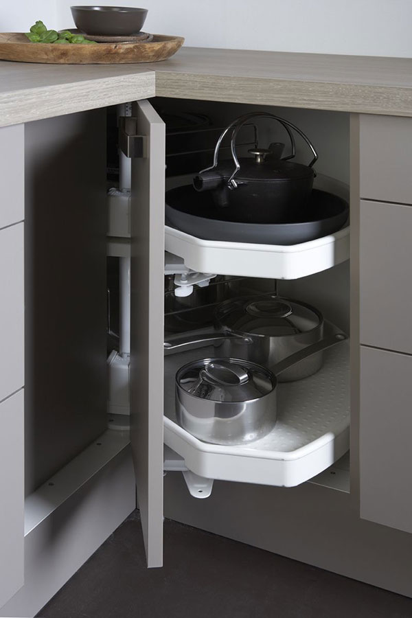 نمونه‌ای از مجیک کرنر در کابینت آشپزخانه